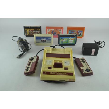 Famicom console With 5 Games JPN